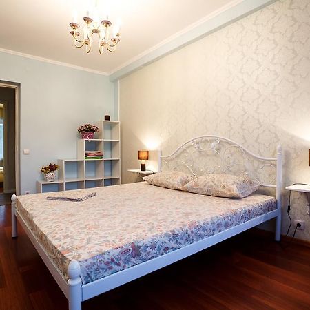 Chornovola Avenue Apartment Lviv Bagian luar foto