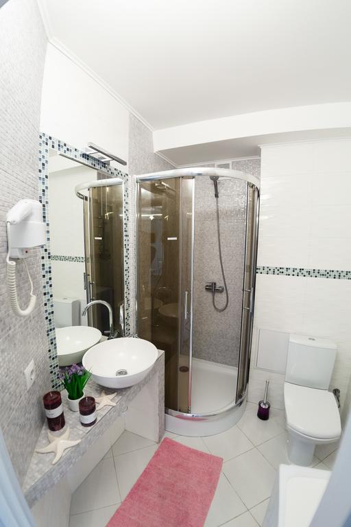 Chornovola Avenue Apartment Lviv Bagian luar foto
